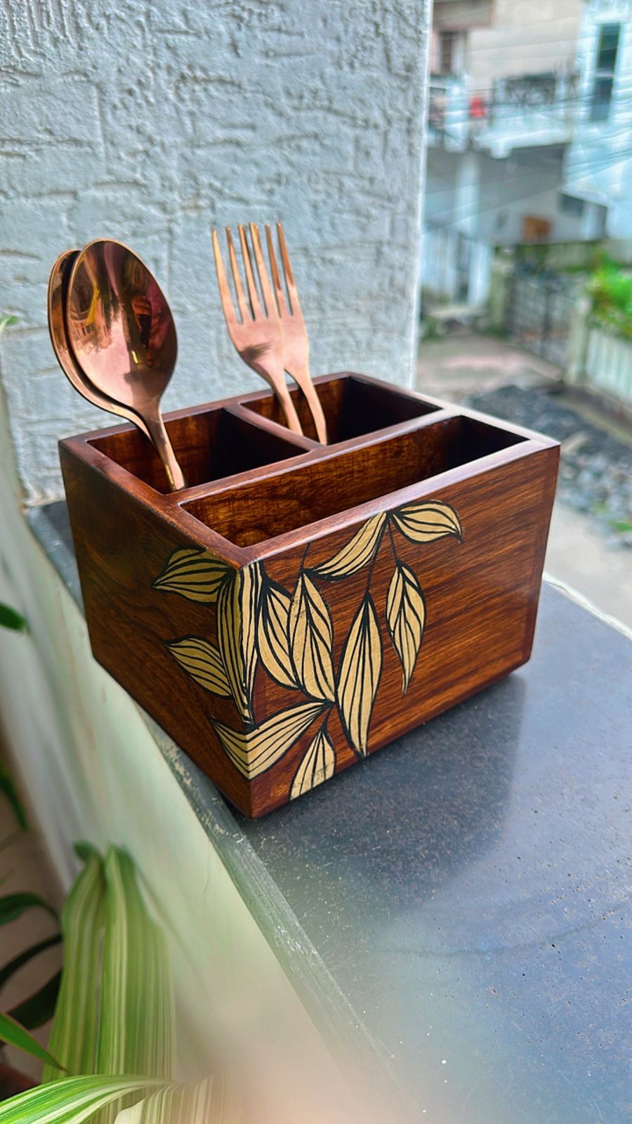 RUSTIC LEAF ORGANIZER
